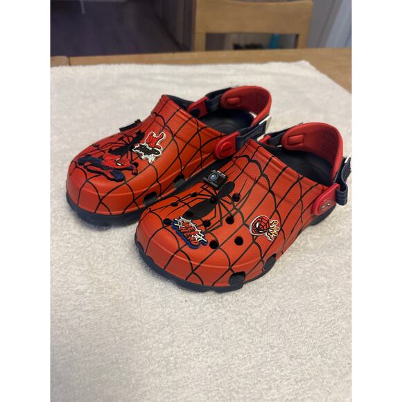 Spiderman crocs size Junior 3 - Picture 2 of 8